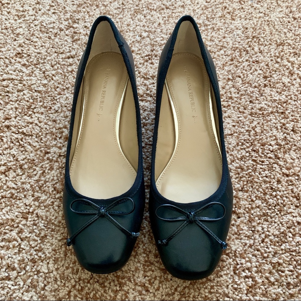 Banana Republic Black And Gold Ballet Flats
